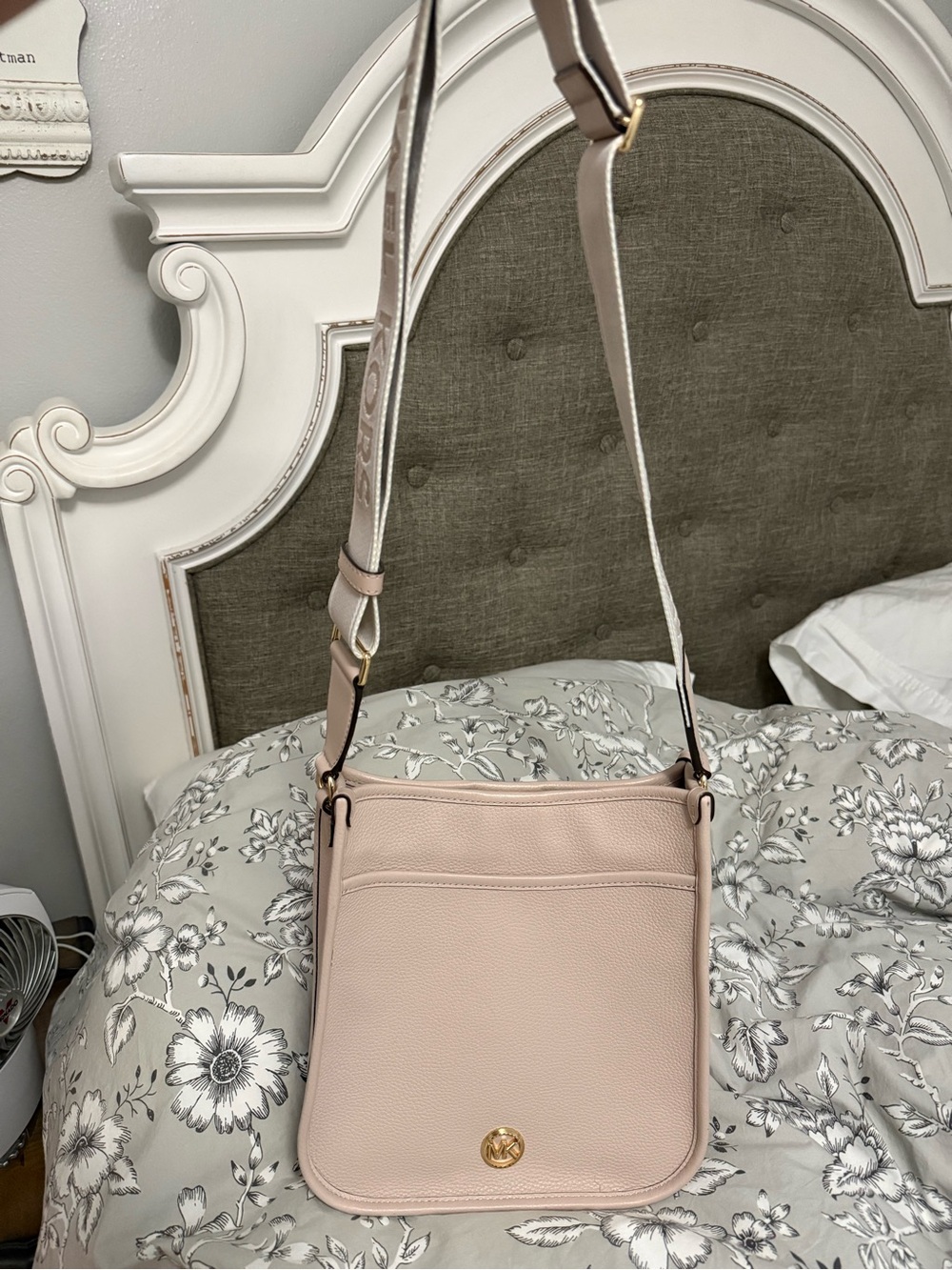 Michael Kors Luisa  north south Large Messenger soft pink NWT